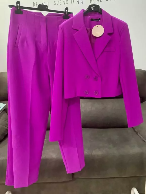 Traje Rosa
